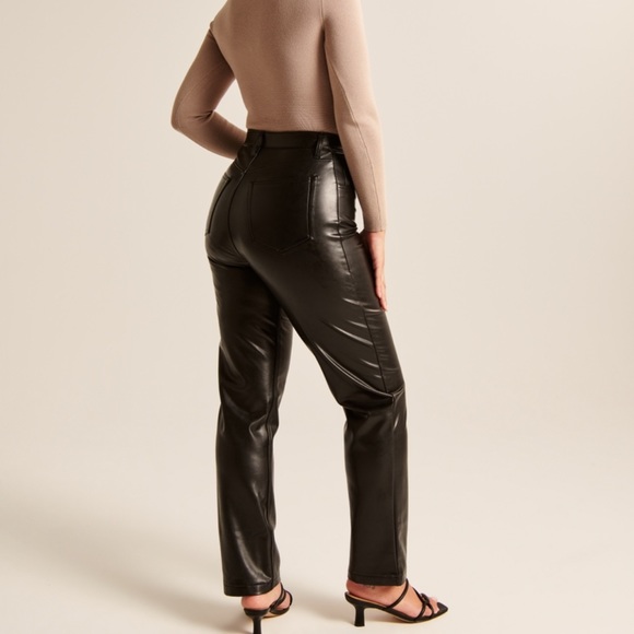 Abercrombie Curve Love Vegan Leather 90s Straight Pants - Picture 5 of 6